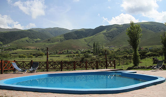 Fotos de la Piscina y Jardín de Posada La Guadalupe en Tafí del Valle, provincia de Tucumán, Argentina